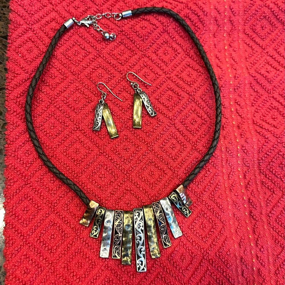 Necklace and earring set